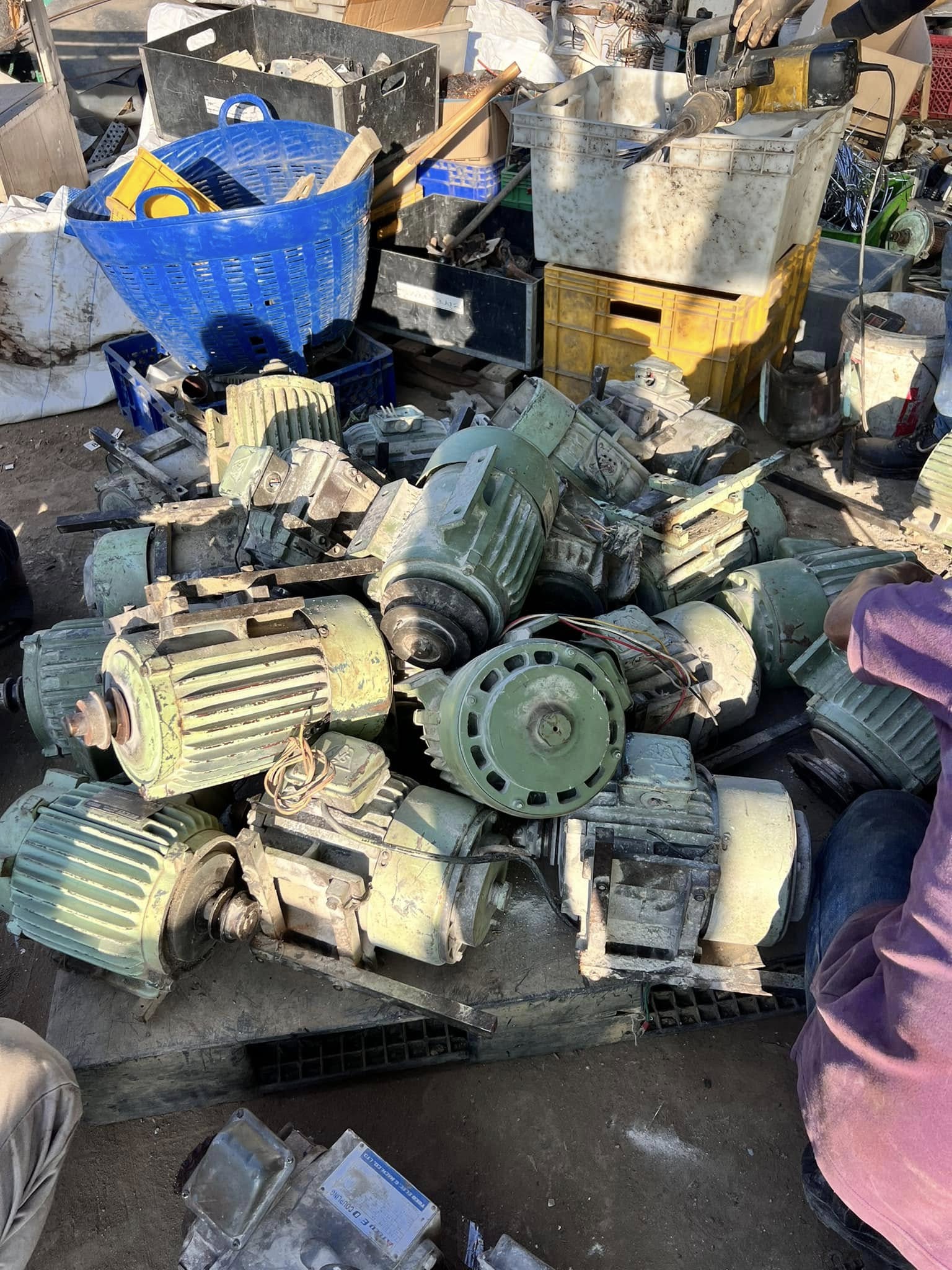 62 - https://พลอยไพลินรักขยะ.com | พลอยไพลินรักขยะ - เราคือผู้เชี่ยวชาญด้านการรับประมูลและรับซื้อของเก่าครบวงจร ตั้งแต่โรงงานอุตสาหกรรมขนาดใหญ่ไปจนถึงของใช้ในครัวเรือน ด้วยทีมงานมืออาชีพ จ่ายเงินสดถึงที่ และให้ราคาดีที่สุด