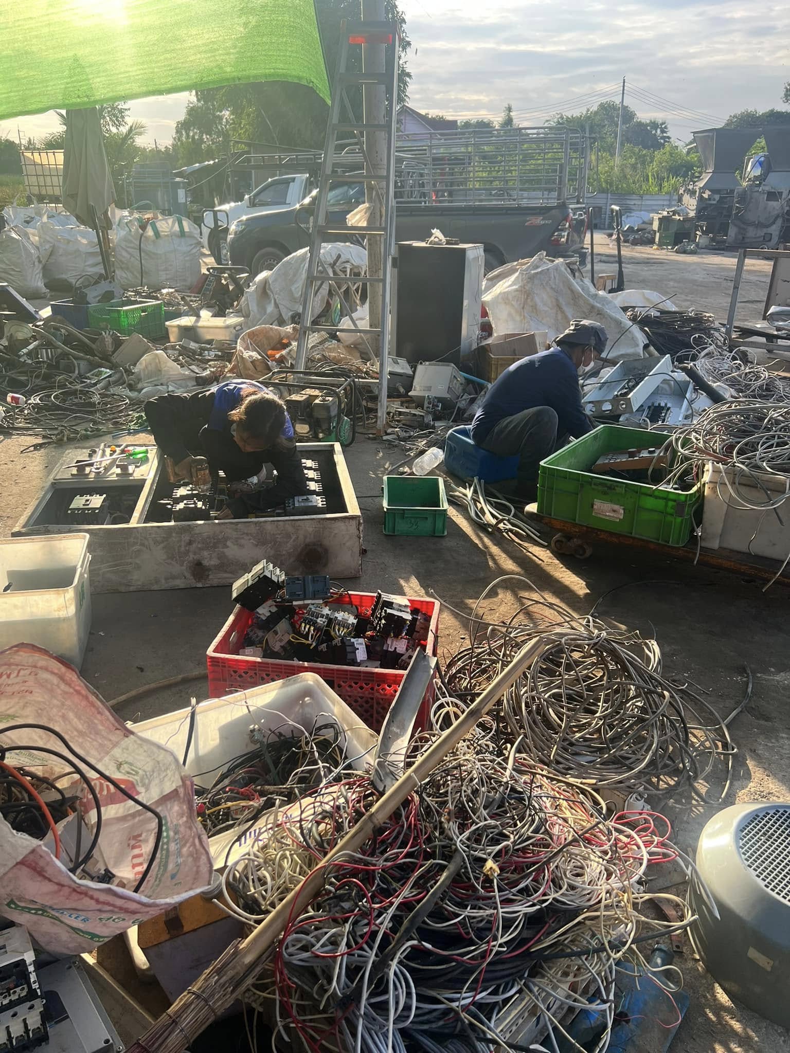 63 - https://พลอยไพลินรักขยะ.com | พลอยไพลินรักขยะ - เราคือผู้เชี่ยวชาญด้านการรับประมูลและรับซื้อของเก่าครบวงจร ตั้งแต่โรงงานอุตสาหกรรมขนาดใหญ่ไปจนถึงของใช้ในครัวเรือน ด้วยทีมงานมืออาชีพ จ่ายเงินสดถึงที่ และให้ราคาดีที่สุด