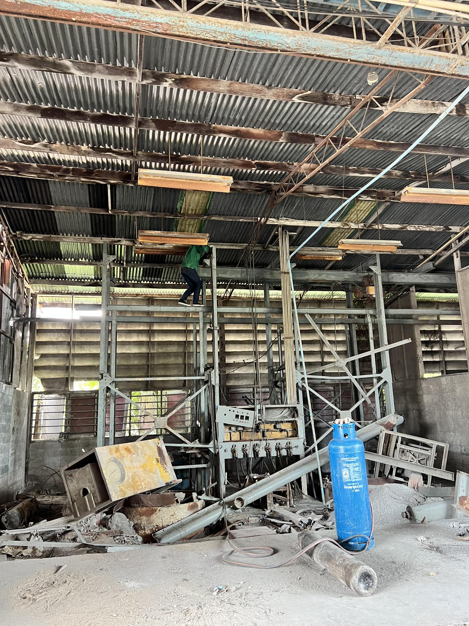 69 - https://พลอยไพลินรักขยะ.com | พลอยไพลินรักขยะ - เราคือผู้เชี่ยวชาญด้านการรับประมูลและรับซื้อของเก่าครบวงจร ตั้งแต่โรงงานอุตสาหกรรมขนาดใหญ่ไปจนถึงของใช้ในครัวเรือน ด้วยทีมงานมืออาชีพ จ่ายเงินสดถึงที่ และให้ราคาดีที่สุด